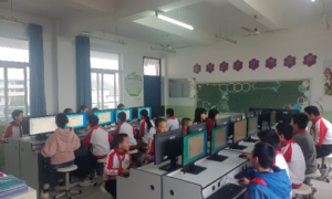 以数字化教学设备助力科技教育 ——福建奔驰“启明星计划”走进三明市宁化县